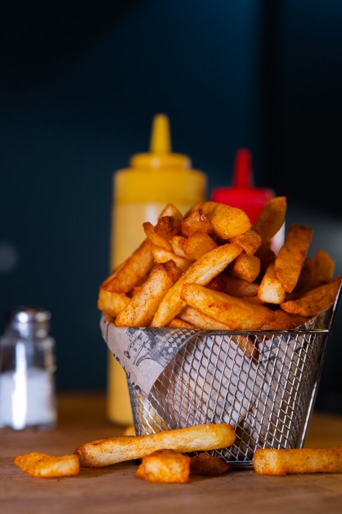 Frites et sauces servies au Manhattan’s Street
