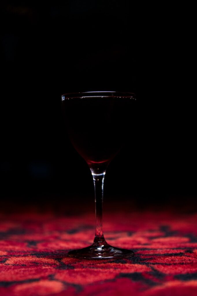Cocktail servi au bar Le Vieux Carré à Chartres